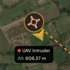 侵入者ドローンのマーカーが地図上に表示され、検出された UAV の位置と高度が示されます
